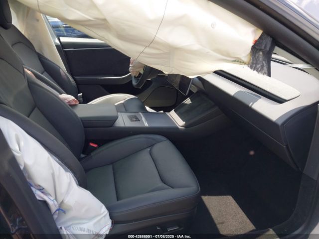 2025 TESLA MODEL 3 5YJ3E1EB1SF929424 Photo 4