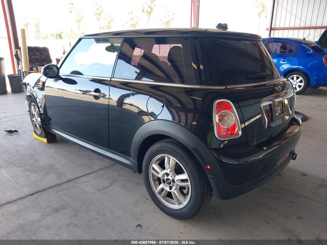 2012 MINI COOPER WMWSU3C5XCT258046 Photo 2