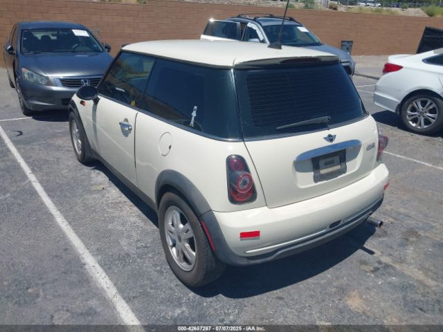 2006 MINI COOPER WMWRC33586TK71206 Photo 2