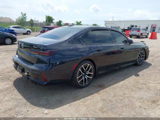 2024 BMW 760 WBA33EJ0XRCR25488 Photo 3