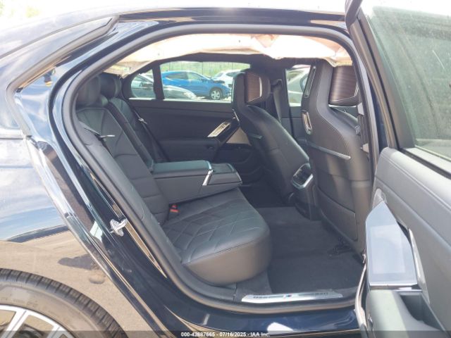 2024 BMW 760 WBA33EJ0XRCR25488 Photo 7