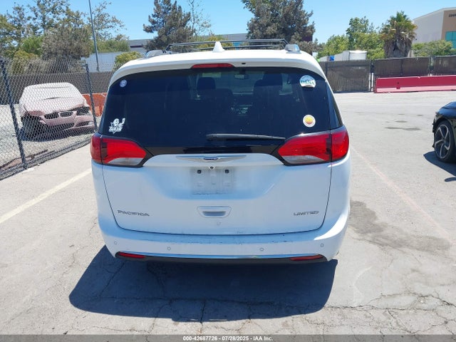 Chrysler Pacifica 2020 2C4RC1GG2LR278612 Image 17