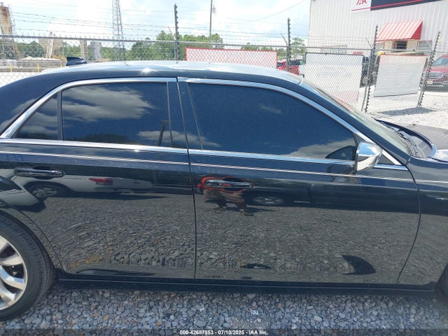 2C3CCAAGXJH320840 Chrysler 300