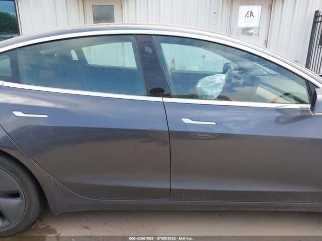 5YJ3E1EB7LF663182 Tesla 2020