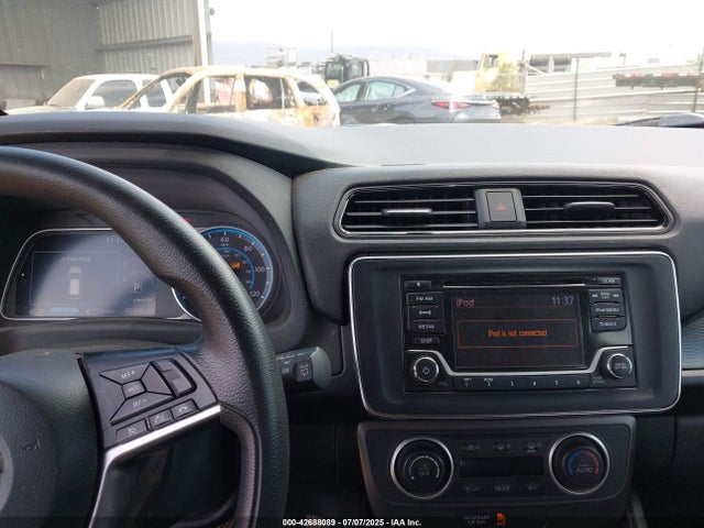 1N4AZ1CP8JC304644 Nissan LEAF S