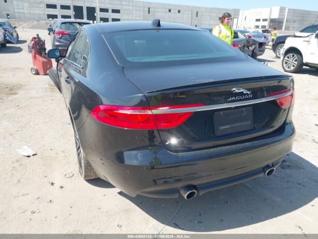 2016 JAGUAR XF SAJBF4BV1GCY08472 Photo 2