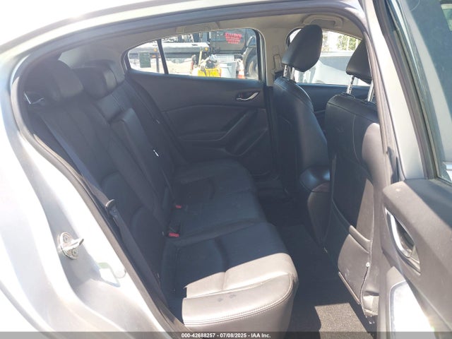 3MZBN1L39JM275545 Mazda py
