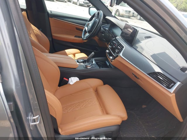 WBA13BJ01PCM54043 BMW 530I