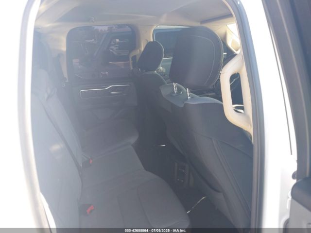 2019 RAM 1500 1C6RREBT6KN679612 Photo 7