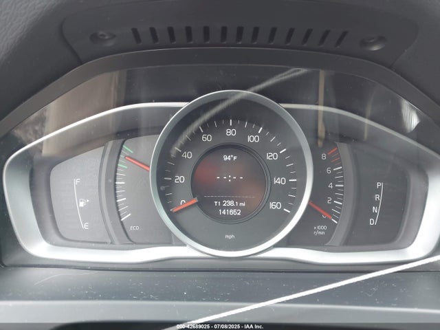 2015 Volvo S60 T5 მანქანა იყიდება აუქციონზე, vin: YV140MFJ1F1345575, აუქციონის ნომერი: 42689025