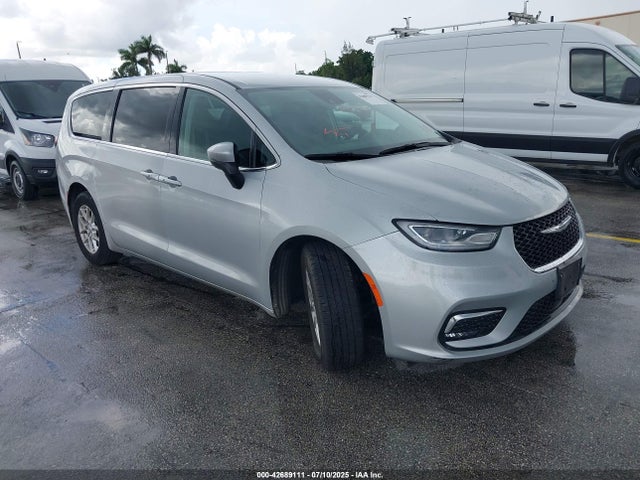 2023 Chrysler Pacifica Touring L მანქანა იყიდება აუქციონზე, vin: 2C4RC1BG3PR586661, აუქციონის ნომერი: 42689111