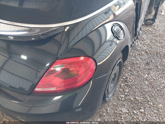 3VW517AT4FM812327 Volkswagen Beetle