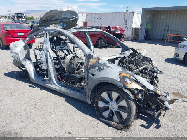 2023 TESLA MODEL Y 7SAYGAEE2PF876334 Photo 0