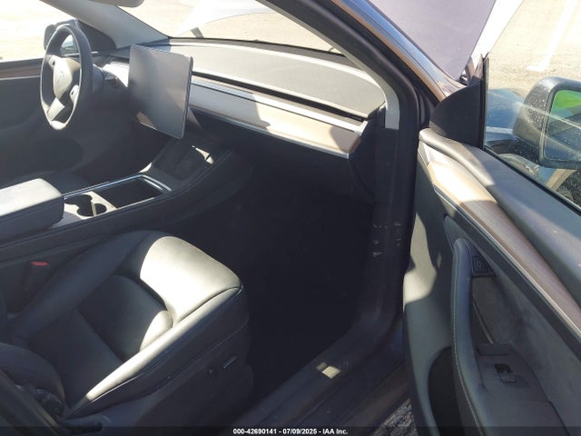 7SAYGDEF4PF895798 Tesla Model Y