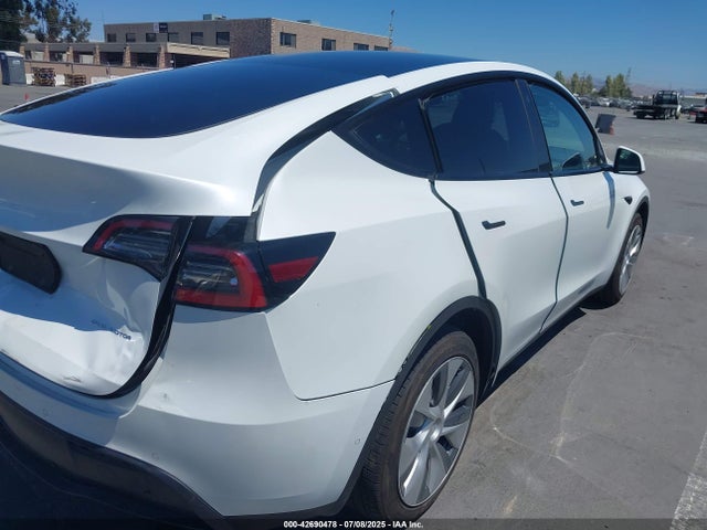 5YJYGDEE5MF207050 Tesla Model Y