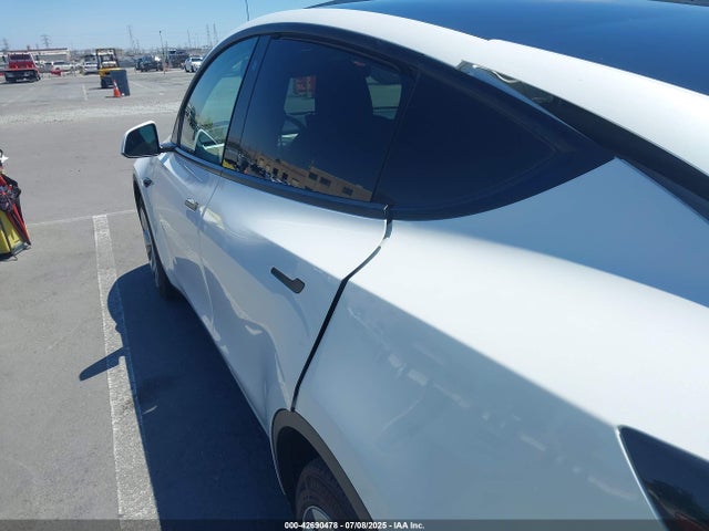 5YJYGDEE5MF207050 Tesla Model Y