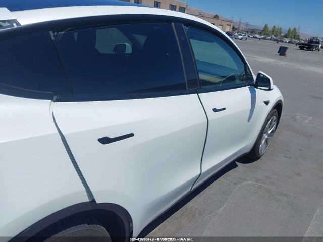 5YJYGDEE5MF207050 Tesla Model Y