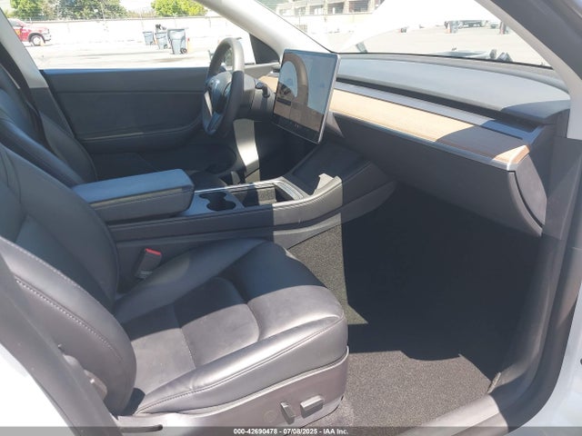 2021 TESLA MODEL Y 5YJYGDEE5MF207050 Photo 4