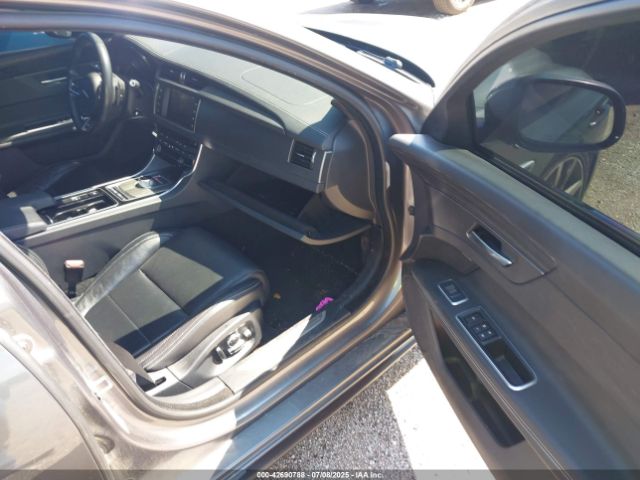 2016 JAGUAR XF SAJBG4BV3GCY06610 Photo 4