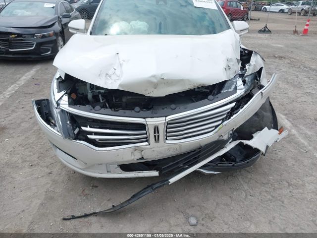 2017 LINCOLN MKC 5LMCJ3D9XHUL55999 Photo 5