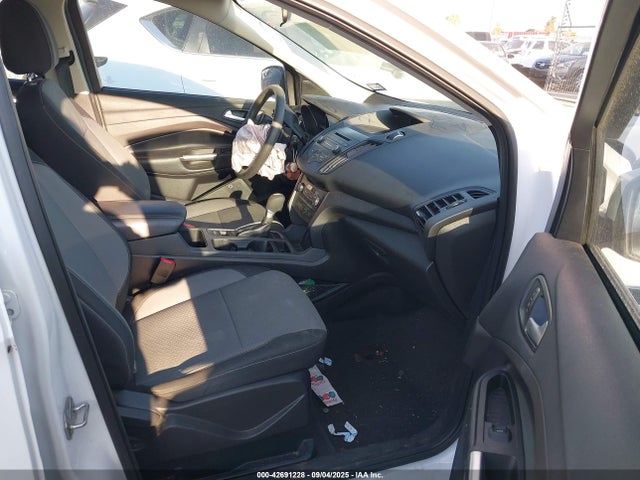 1FMCU9G94HUC88938 Ford 2017
