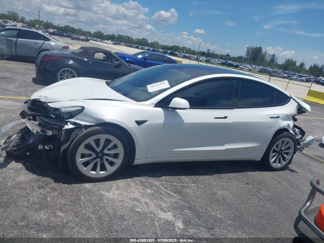 5YJ3E1EA4PF572819 Tesla MODEL 3