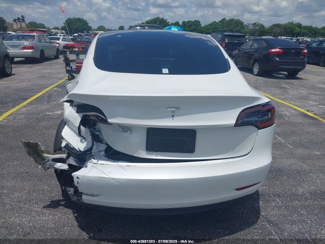 5YJ3E1EA4PF572819 Tesla MODEL 3
