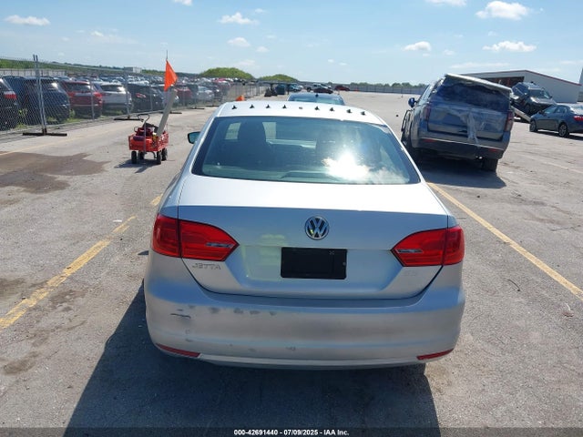 3VW2K7AJ2EM214931 Volkswagen Jetta