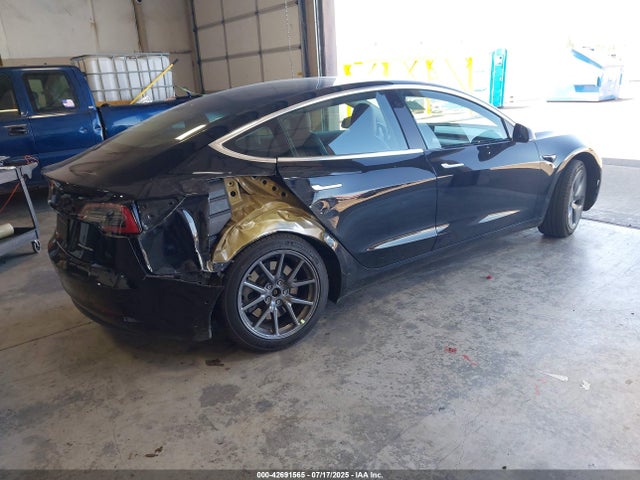 2019 TESLA MODEL 3 5YJ3E1EB3KF451569 Photo 3