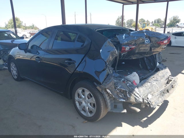 Mazda pe 2015 3MZBM1U76FM196362 Image 3