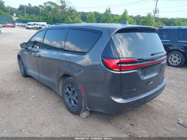 2022 CHRYSLER PACIFICA HYBRID 2C4RC1L79NR127307 Photo 2