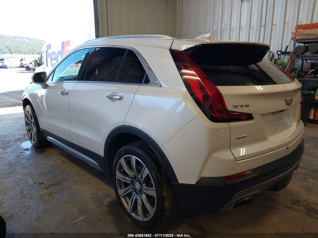 2019 CADILLAC XT4 1GYFZDR44KF183376 Photo 2