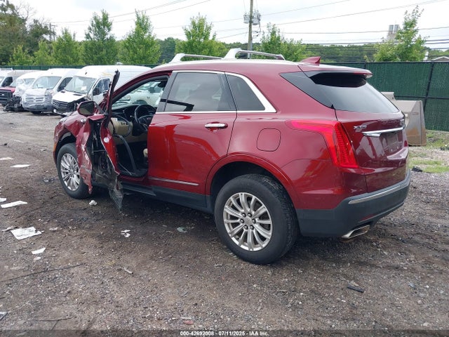 2017 CADILLAC XT5 1GYKNARS6HZ298463 Photo 2