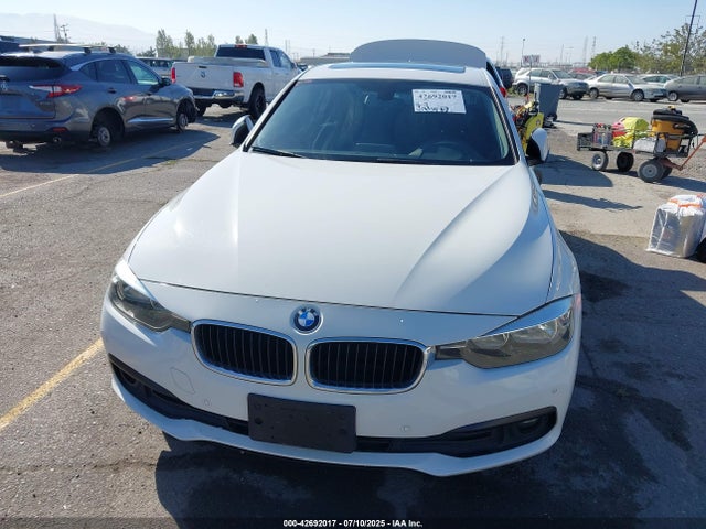 WBA8E1G32HNU18825 BMW 320i
