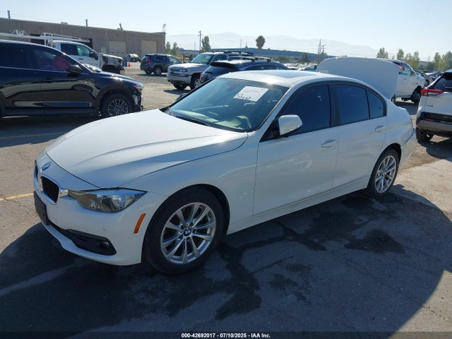 WBA8E1G32HNU18825 BMW 320i