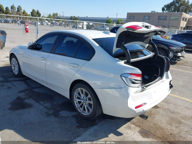 WBA8E1G32HNU18825 BMW 320i