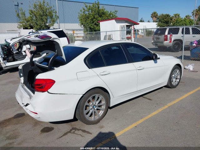 WBA8E1G32HNU18825 BMW 320i