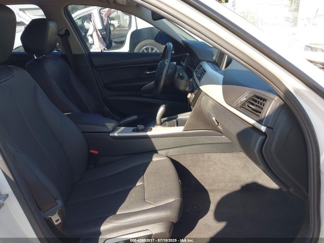 WBA8E1G32HNU18825 BMW 320i