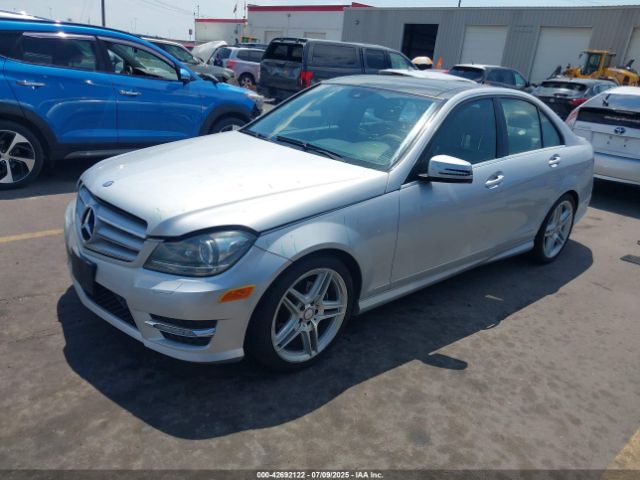 2013 MERCEDES-BENZ C 250 WDDGF4HB3DR272334 Photo 1