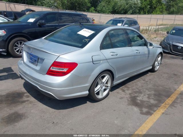 2013 MERCEDES-BENZ C 250 WDDGF4HB3DR272334 Photo 3