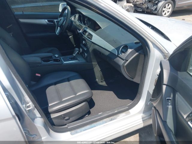 2013 MERCEDES-BENZ C 250 WDDGF4HB3DR272334 Photo 4