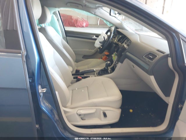 3VWG17AU9JM263296 Volkswagen 2018