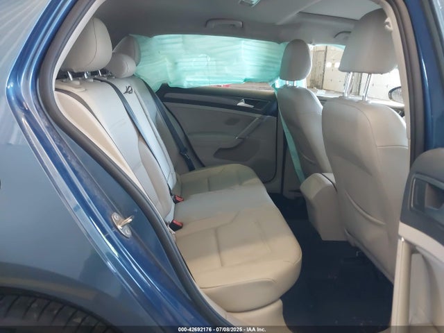 3VWG17AU9JM263296 Volkswagen 2018