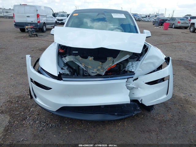 2026 TESLA MODEL Y 7SAYGDED7TA416523 Photo 5