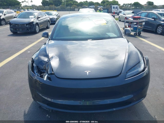 5YJ3E1EA2RF741805 Tesla 2024