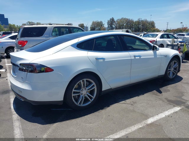 2013 TESLA MODEL S 5YJSA1CG9DFP20568 Photo 3