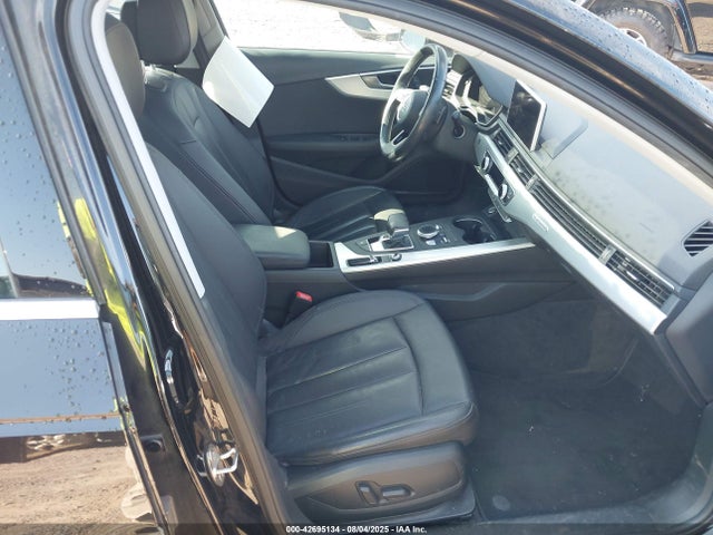 2017 AUDI A4 WAUENAF45HN006184 Photo 4