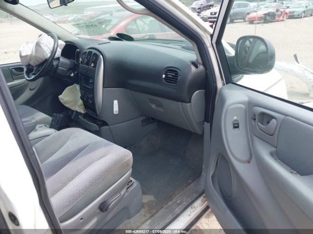 2005 CHRYSLER TOWN & COUNTRY 2C4GP54L25R582210 Photo 4