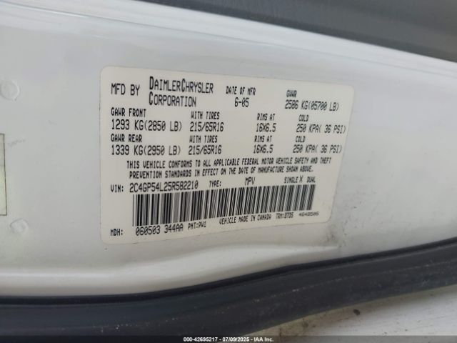 2005 CHRYSLER TOWN & COUNTRY 2C4GP54L25R582210 Photo 8