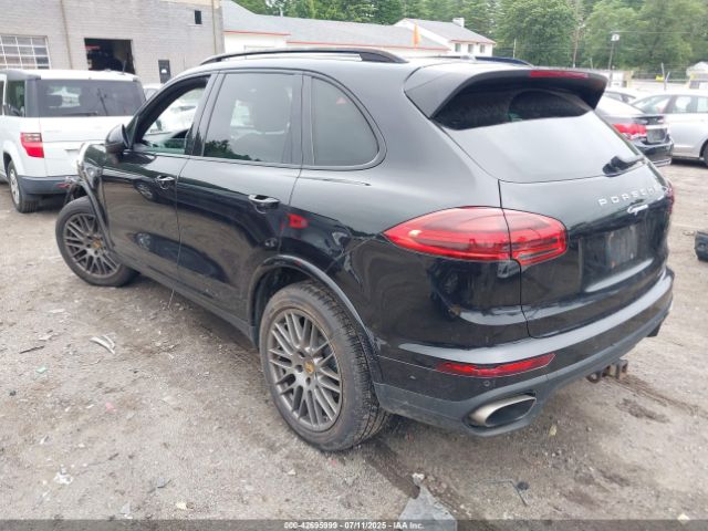 2017 PORSCHE CAYENNE WP1AA2A25HKA88944 Photo 2